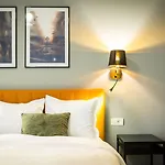 Hotel Upperhouse & 3*