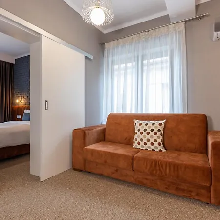 Upperhouse & 3* Brasov