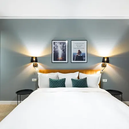 Upperhouse & Hotel 3*