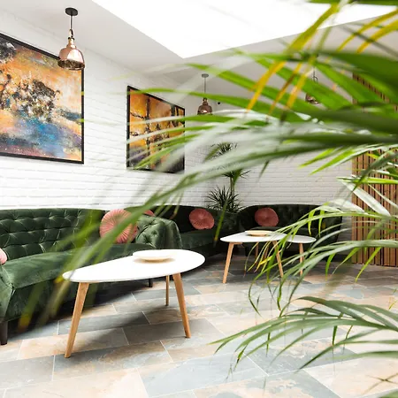 Upperhouse Suites&more Hotel 3*