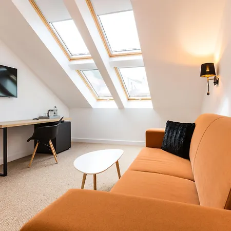 Upperhouse Suites&more Hotel 3*