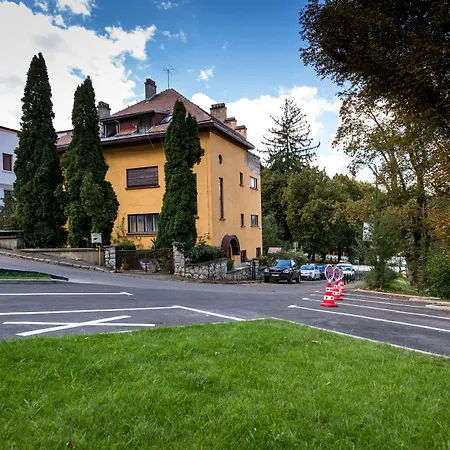 Upperhouse Suites&more 3*