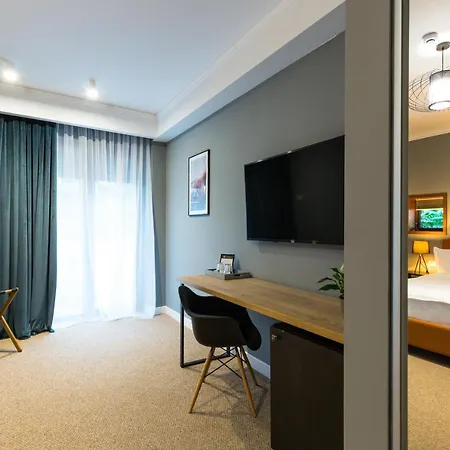 Upperhouse & 3* Brașov