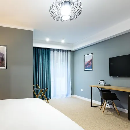 Upperhouse & 3* Brasov