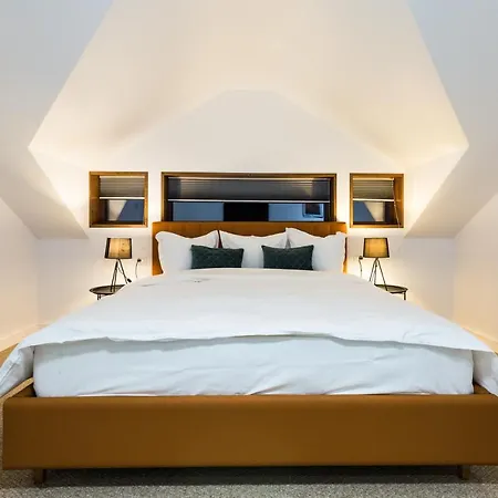 Upperhouse & Hotel 3*