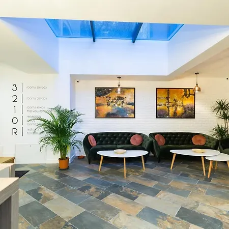 Hotel Upperhouse & 3*