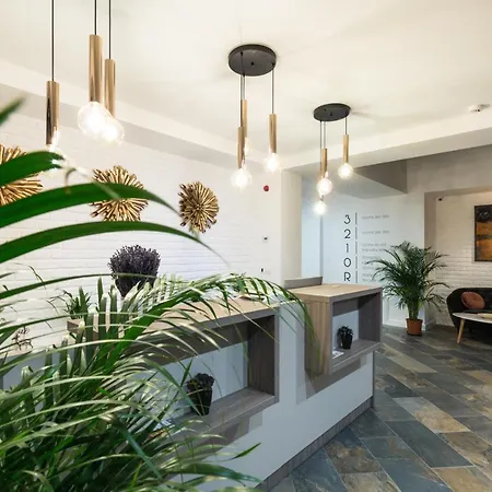 Upperhouse & 3* Brasov