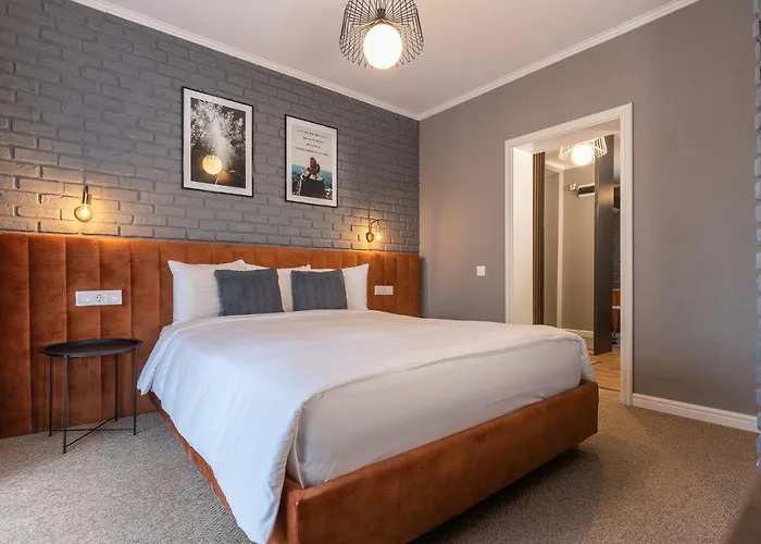 Upperhouse & 3* Braşov