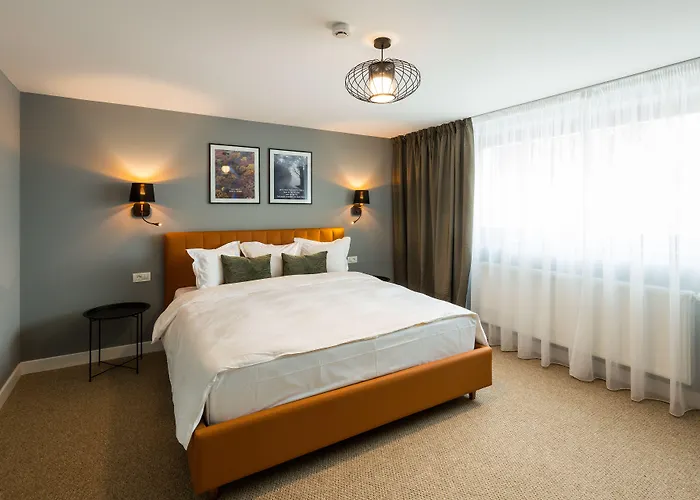 Upperhouse & Brassó