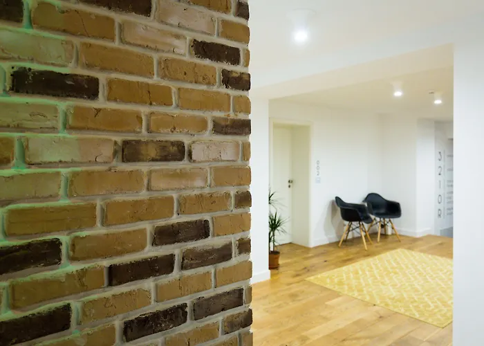 Upperhouse & Brassó