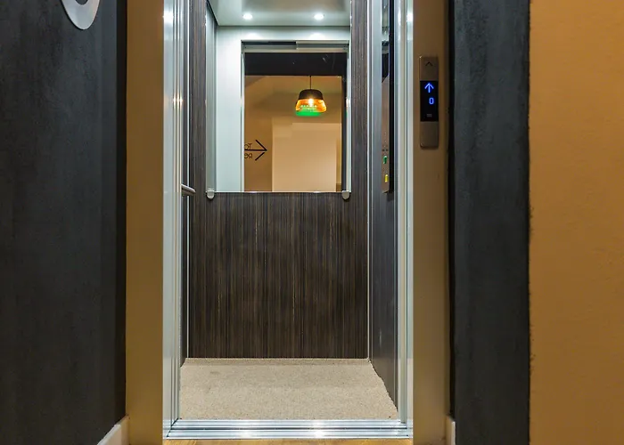 Hotell Upperhouse & 3*