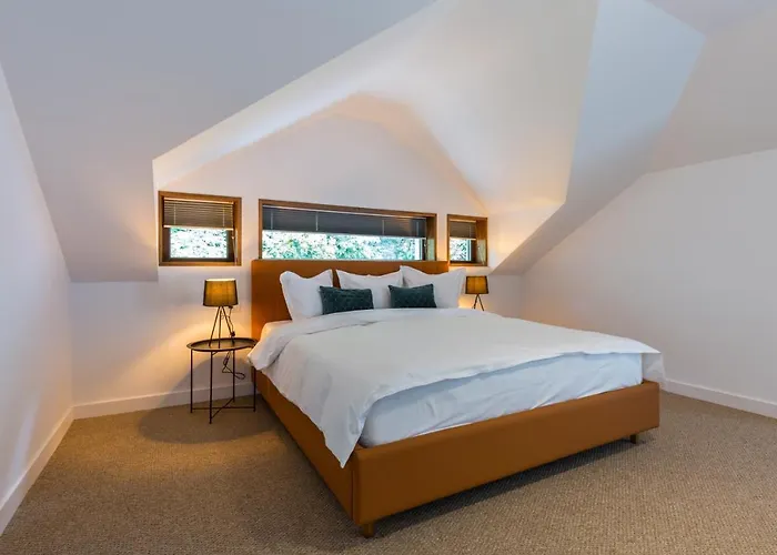 Upperhouse & 3* Braşov