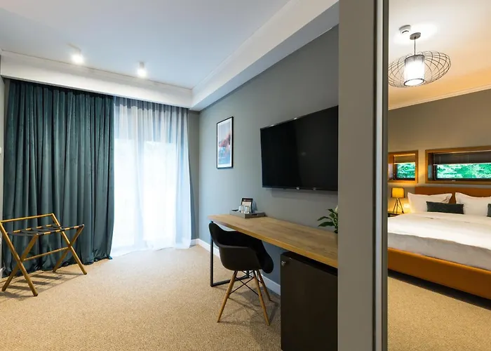 Upperhouse & 3* Braşov