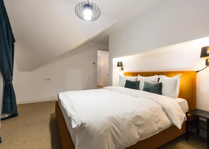 Upperhouse & 3* Braşov