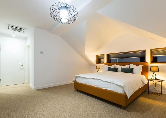 Upperhouse & Hotell 3*