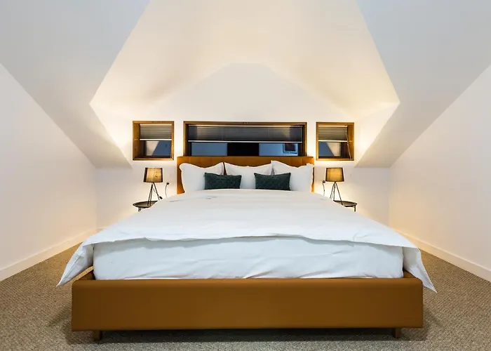 Upperhouse & Hotell 3*