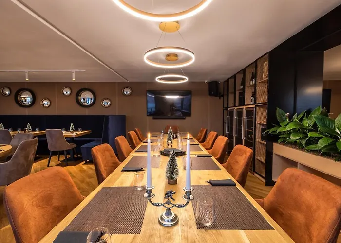 Hotell Upperhouse & 3*