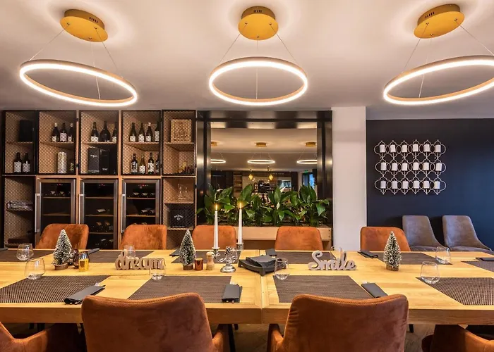 Upperhouse & Hotell 3*